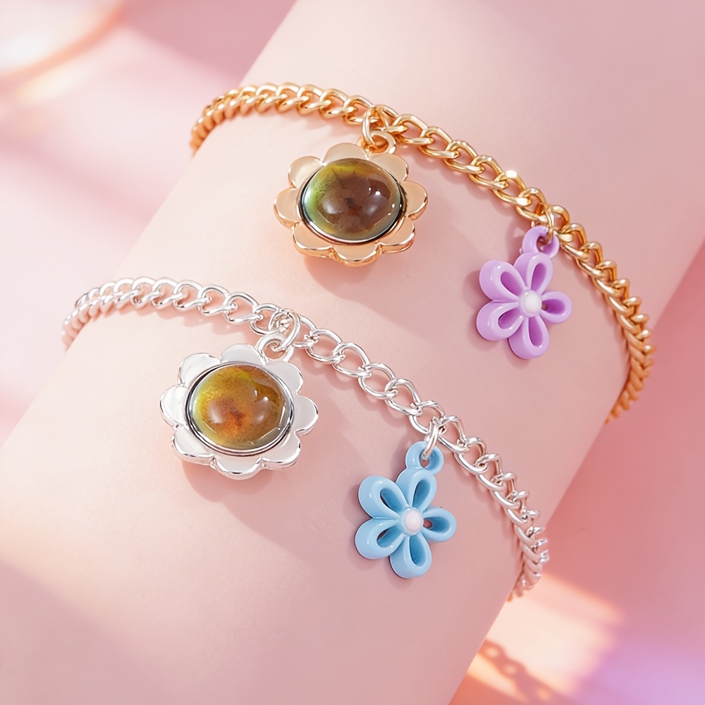 2pcs Color Changing Cute Flower Pendant Bracelets for Girls
